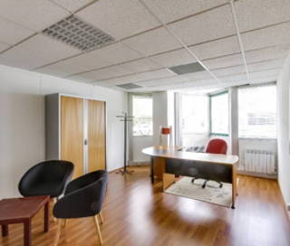 Bureau privé 15 m² 1 poste Coworking Rue Auguste Piccard Saint-Genis-Pouilly 01630 - photo 1